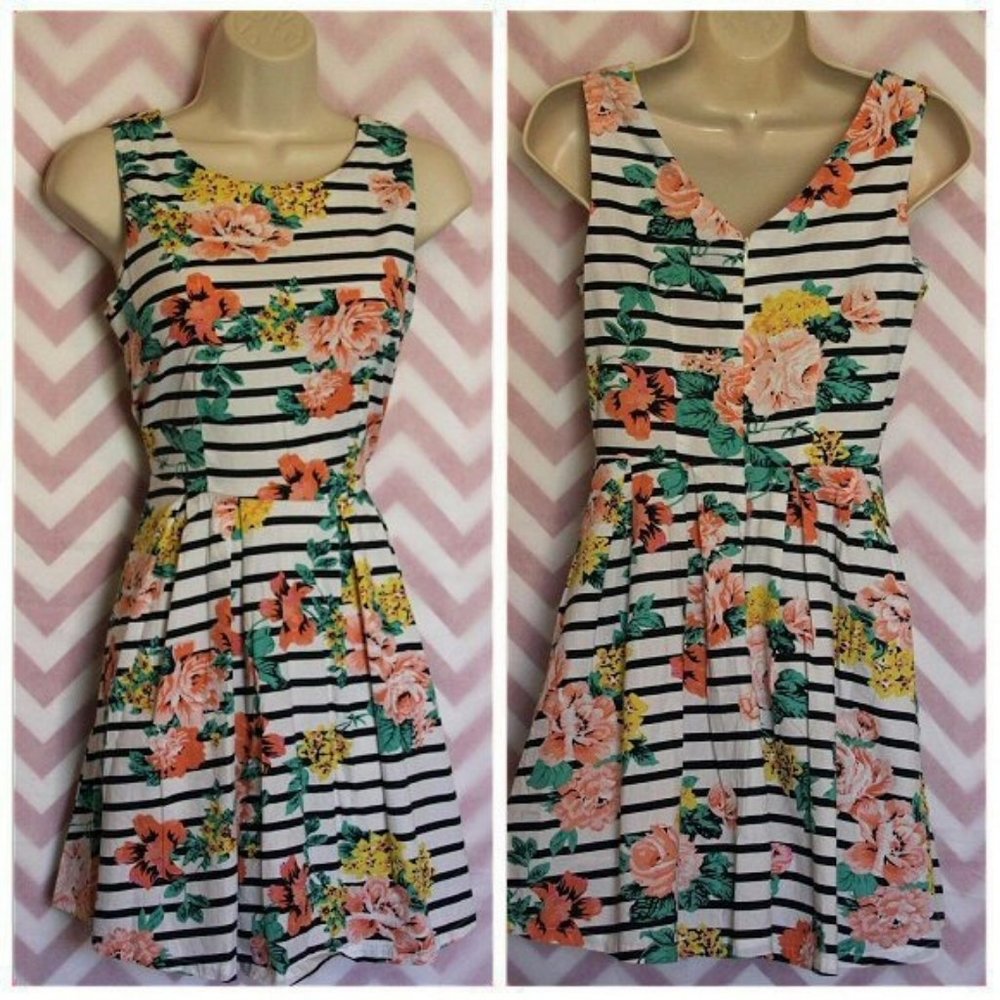 Pretty Black and White Floral Dress Size S